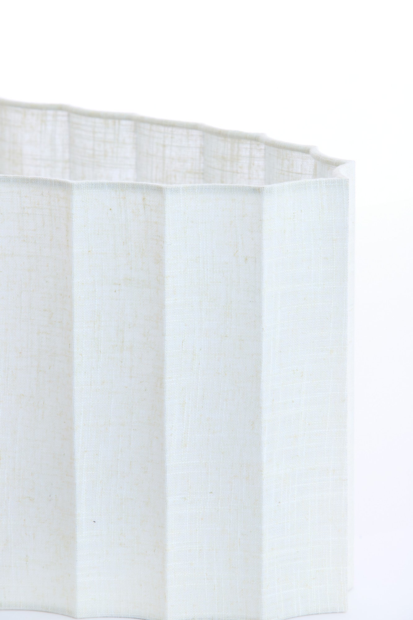 witte-ovale-geplooide-lampenkap-light-living-disli-variant-image7