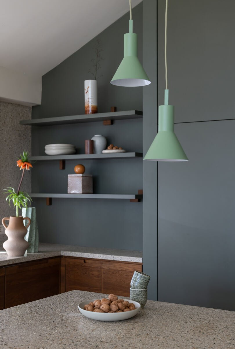 Luminária suspensa metálica verde matcha sutil It's About RoMi Stavanger – imagem 10