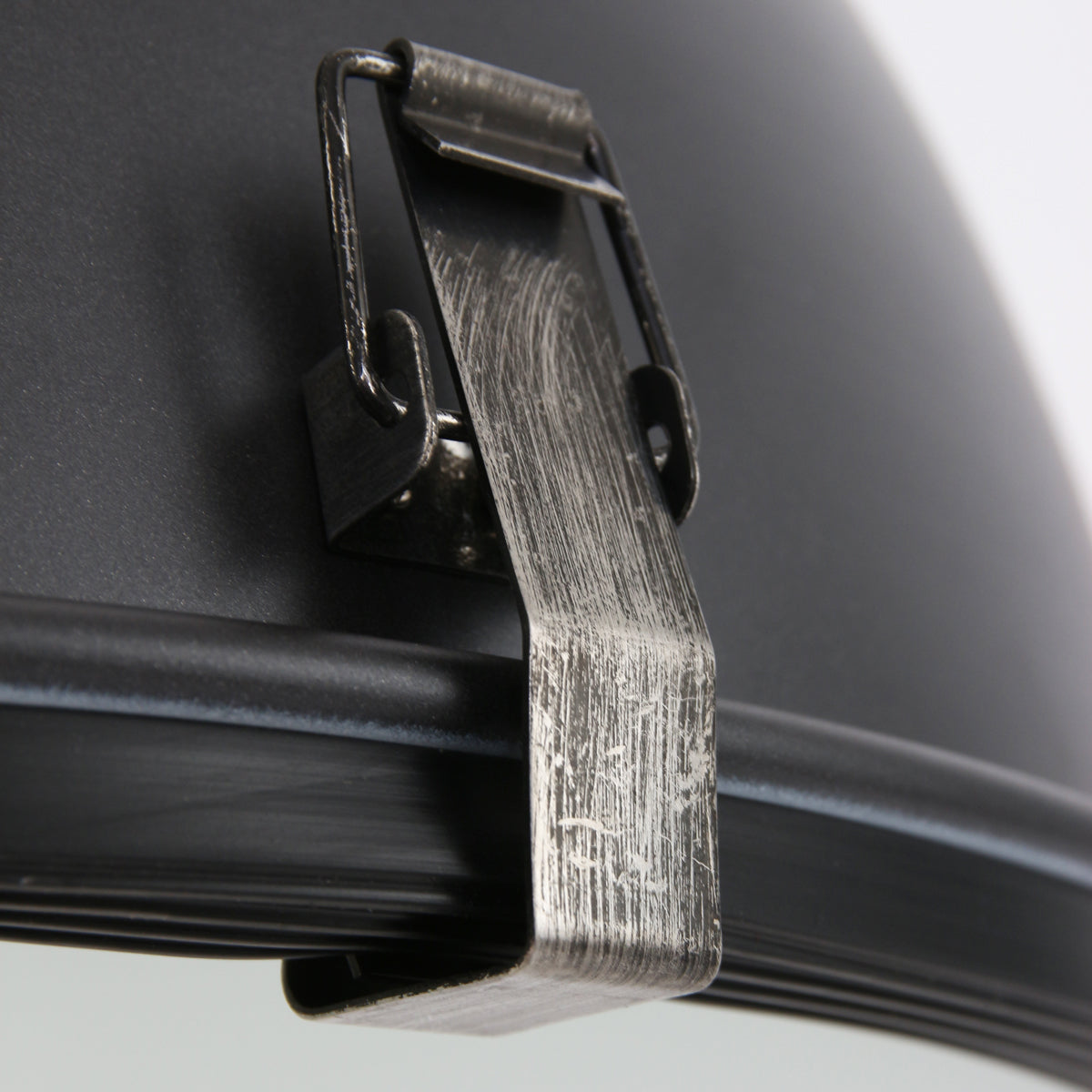 koepelvormige-ruw-zwarte-hanglamp-metaal-glas-steinhauer-bikkel-variant-image4