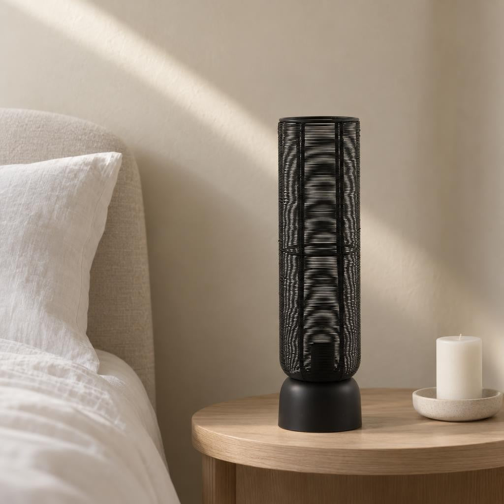 Čierna stolná lampa Light & Living Lezuza – fotografia v interiéri