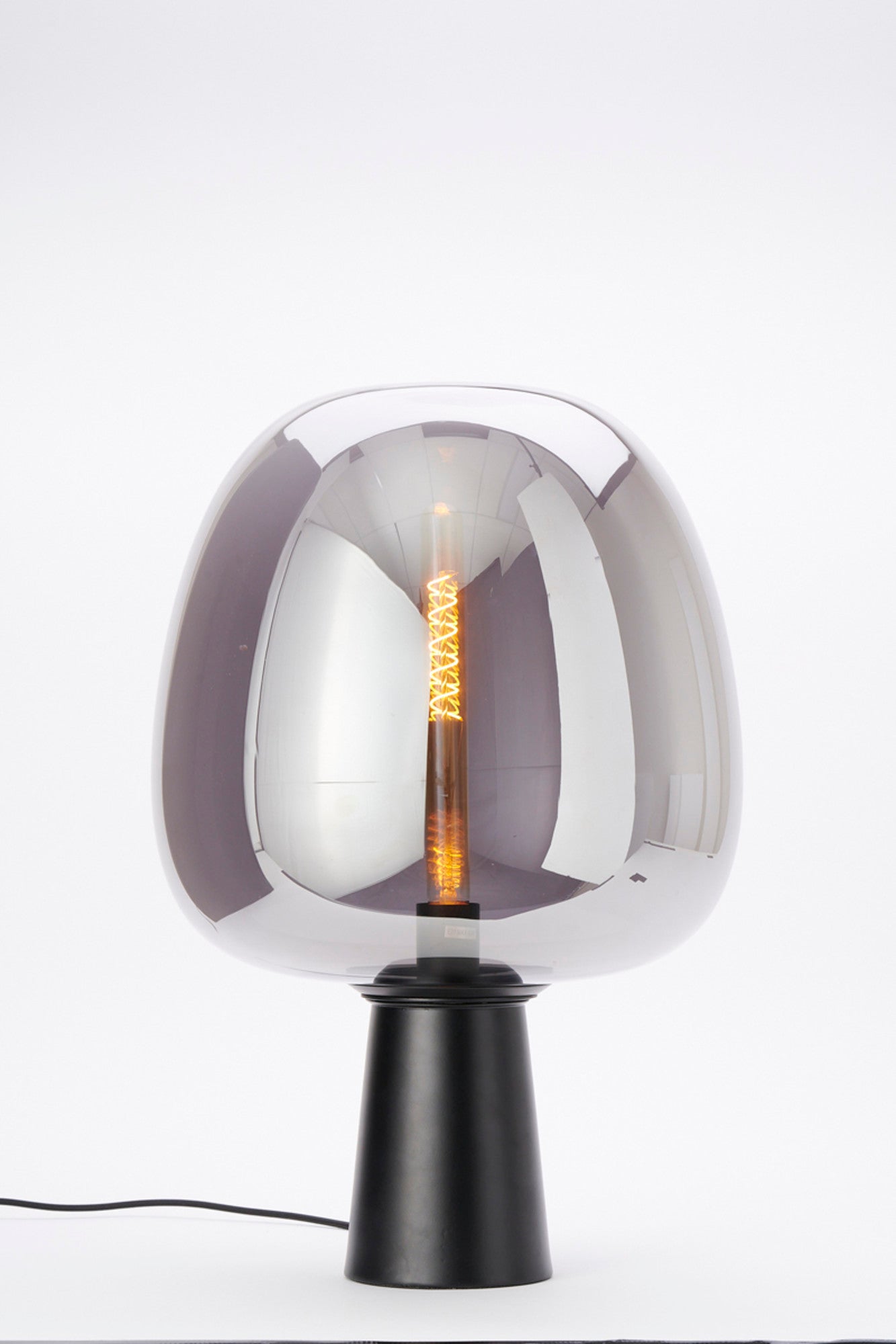 retro-zwarte-rookglazen-tafellamp-light-living-maysony-variant-image3
