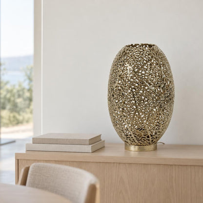 Zlatá kulová stolní lampa Sinula Light & Living – fotografie v interiéru