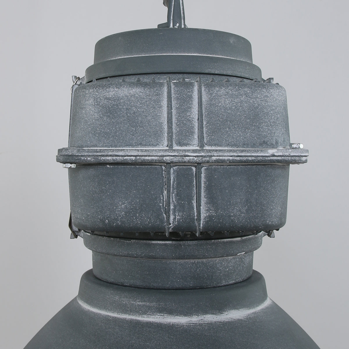 industriele-grijze-metalen-glazen-hanglamp-mexlite-densi-variant-image10