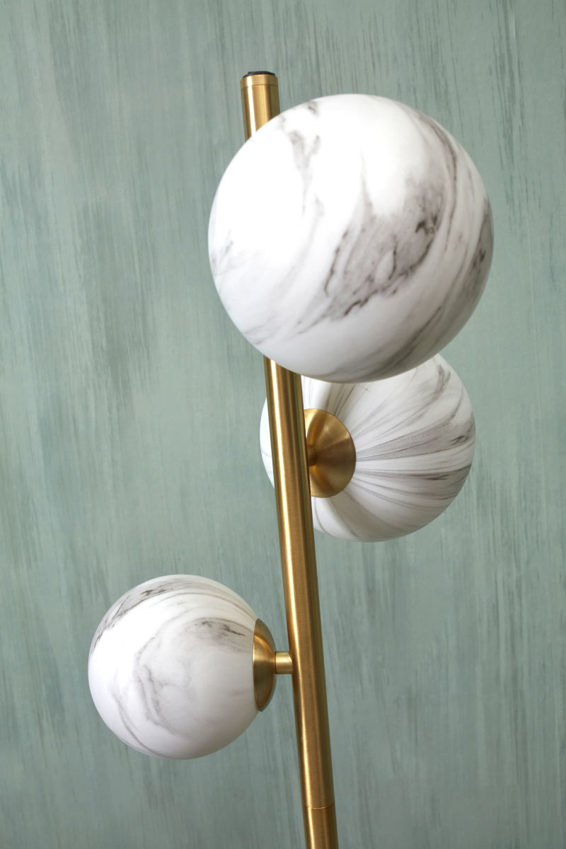 goudkleurige-vloerlamp-3-dessinbol-its-about-romi-carrara-variant-image2