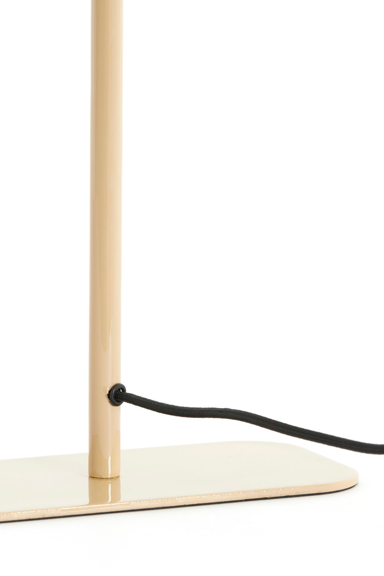 glanzende-zandkleurige-tafellamp-met-retro-charme-light-living-elenie-variant-image5