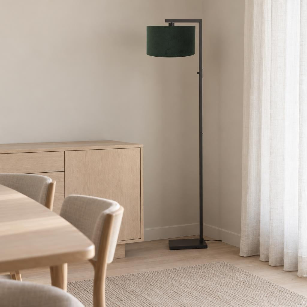 zwarte-moderne-vloerlamp-met-groene-kap-steinhauer-stang-ai-sfeer_image