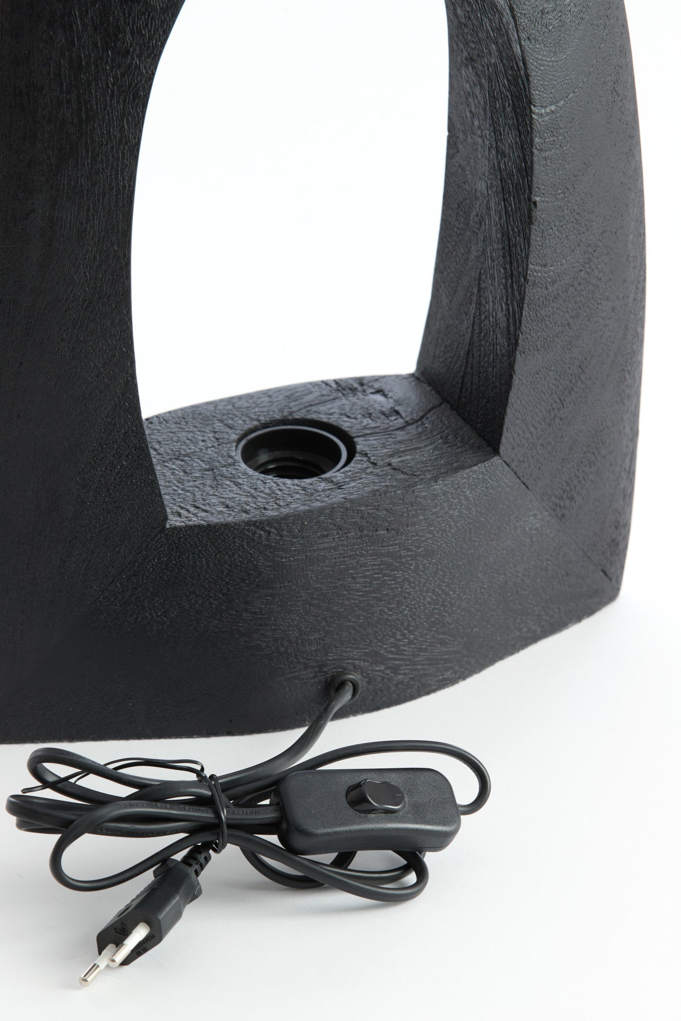 zwarte-tafellamp-voet-sculpturaal-light-living-carini-variant-image7