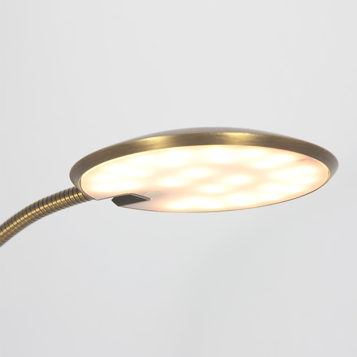 messing-vloerlamp-zenith-2-met-flexibel-led-licht-variant-image11