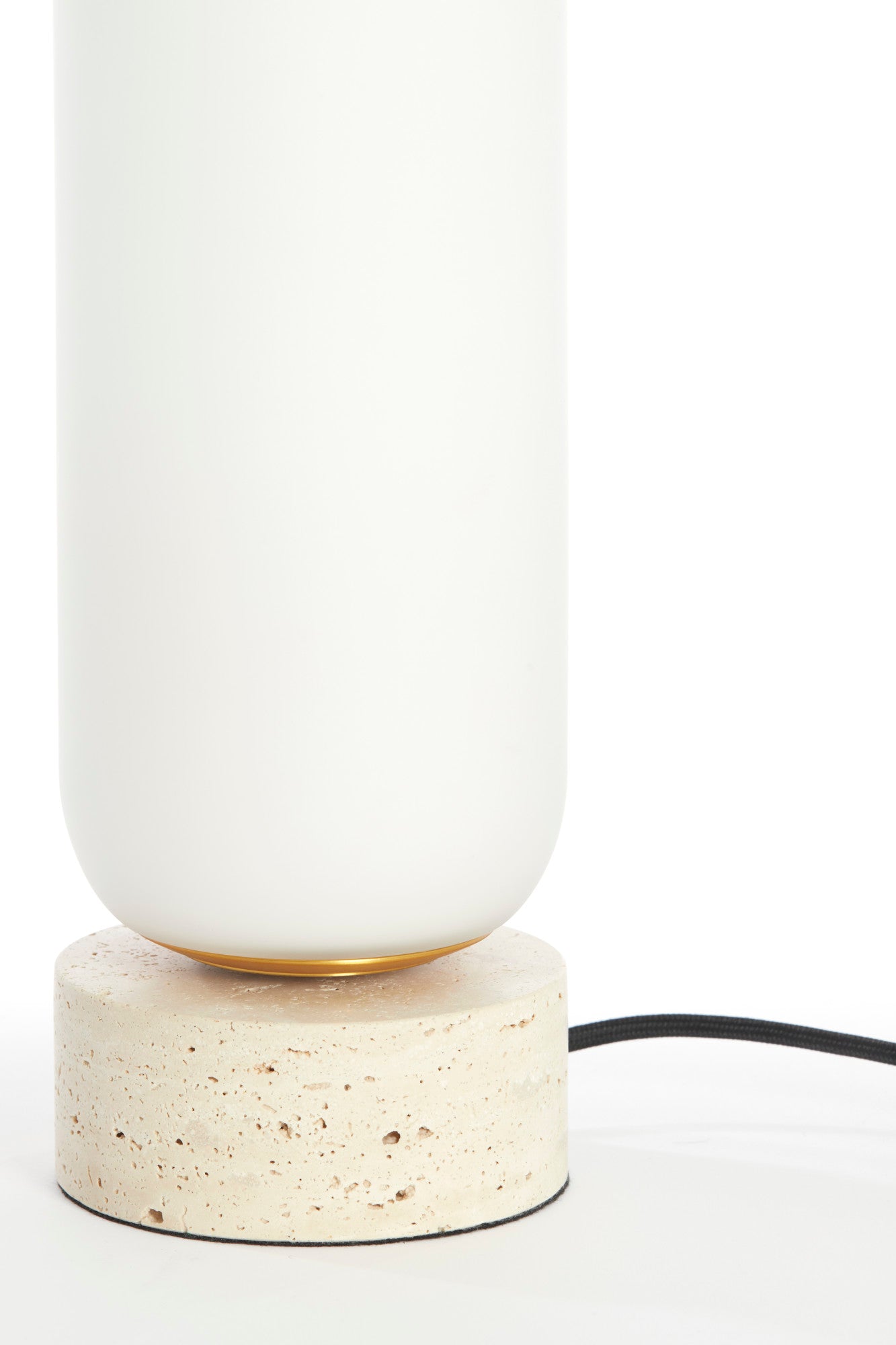 cilindervormige-witte-lampenkap-op-marmeren-voet-light-living-rylano-variant-image5