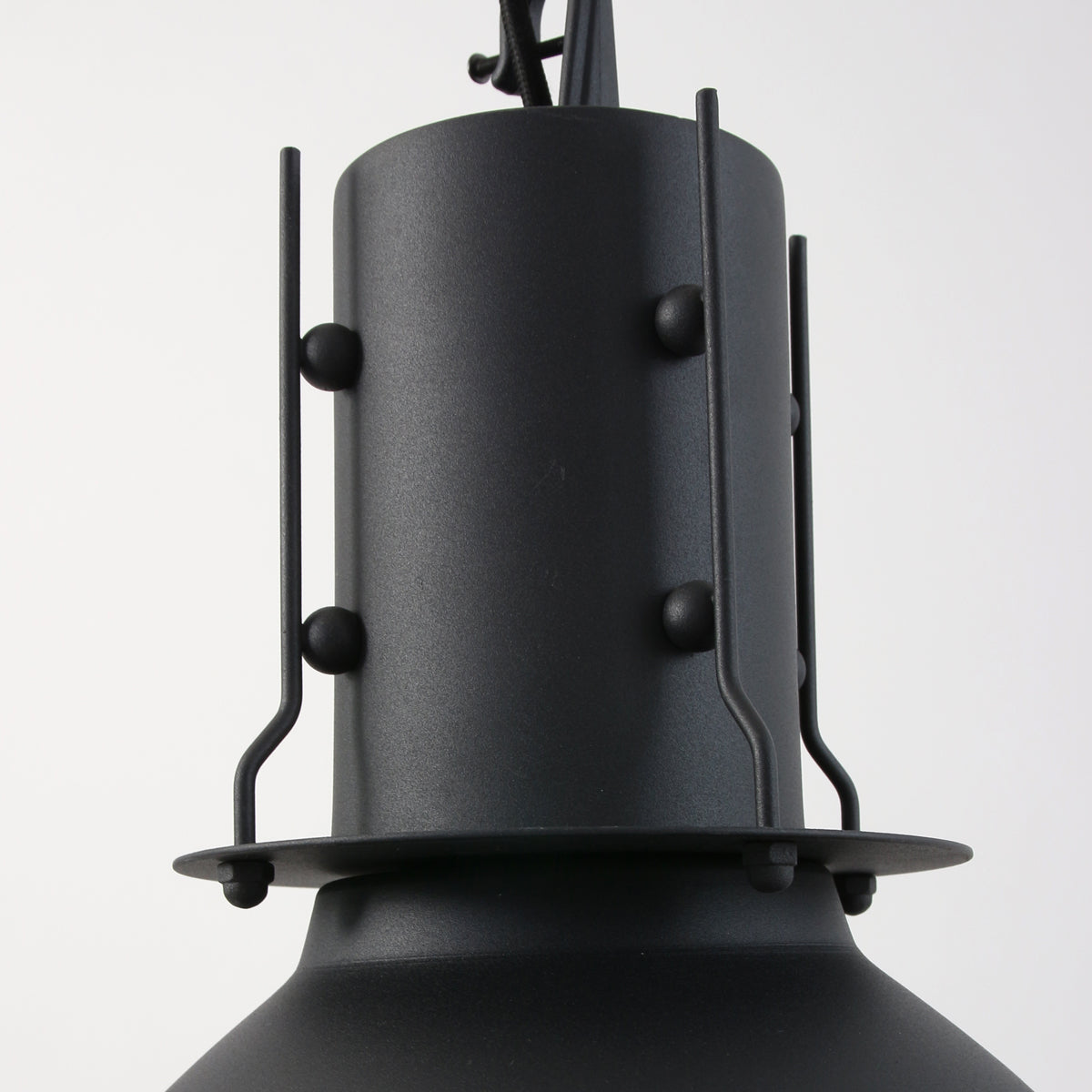 scandinavische-zwarte-hanglamp-metaal-mexlite-espen-variant-image11