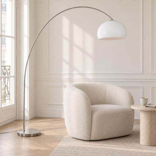Mexlite Solva ocelová oblouková podlahová lampa s bílou koulí – fotografie v interiéru