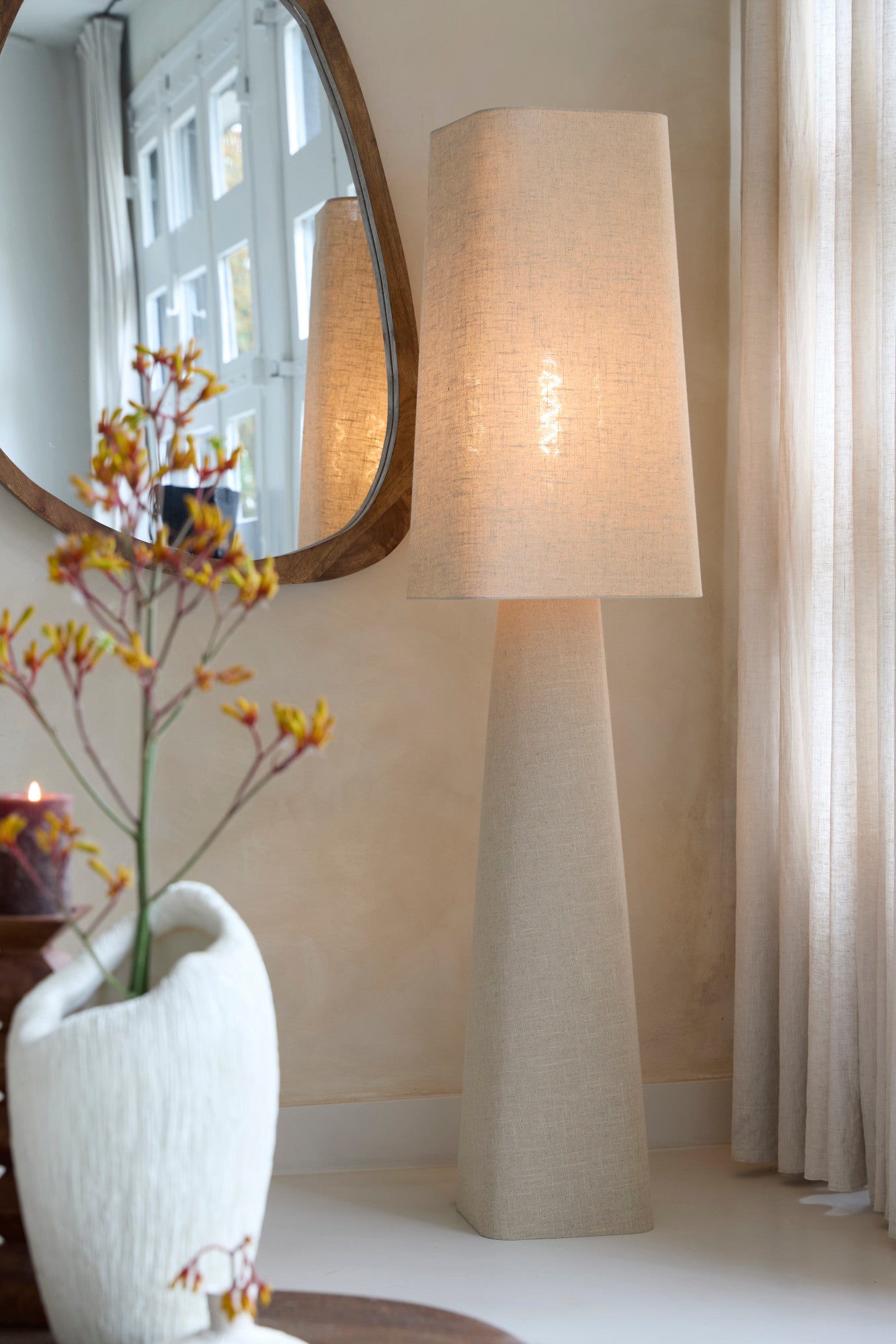 vloerlamp-van-beige-stof-light-living-mikko-variant-image3