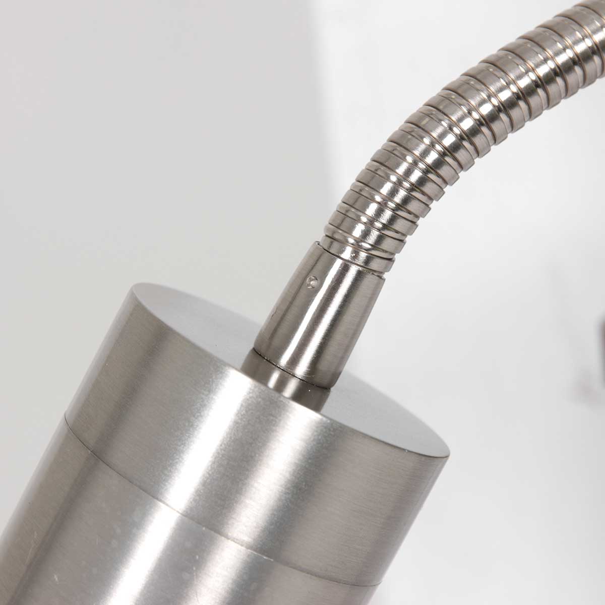 staalkleurige-wandlamp-verstelbaar-met-draadloze-telefoonlader-mexlite-upround-variant-image12