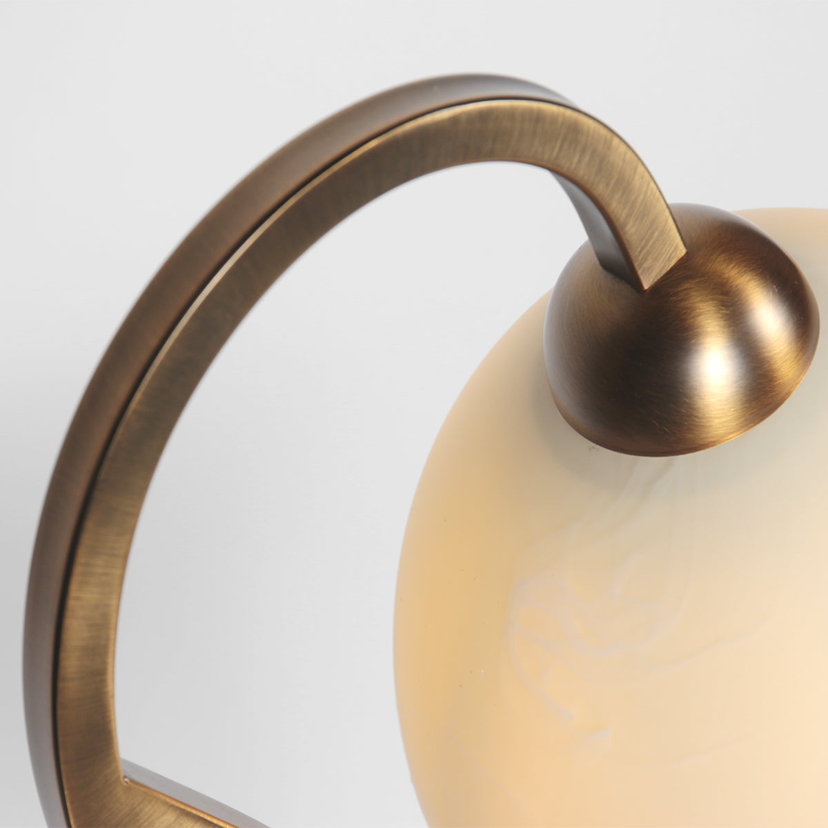 bronzen-tafellamp-met-marmercreme-glazen-kap-steinhauer-anthea-variant-image4