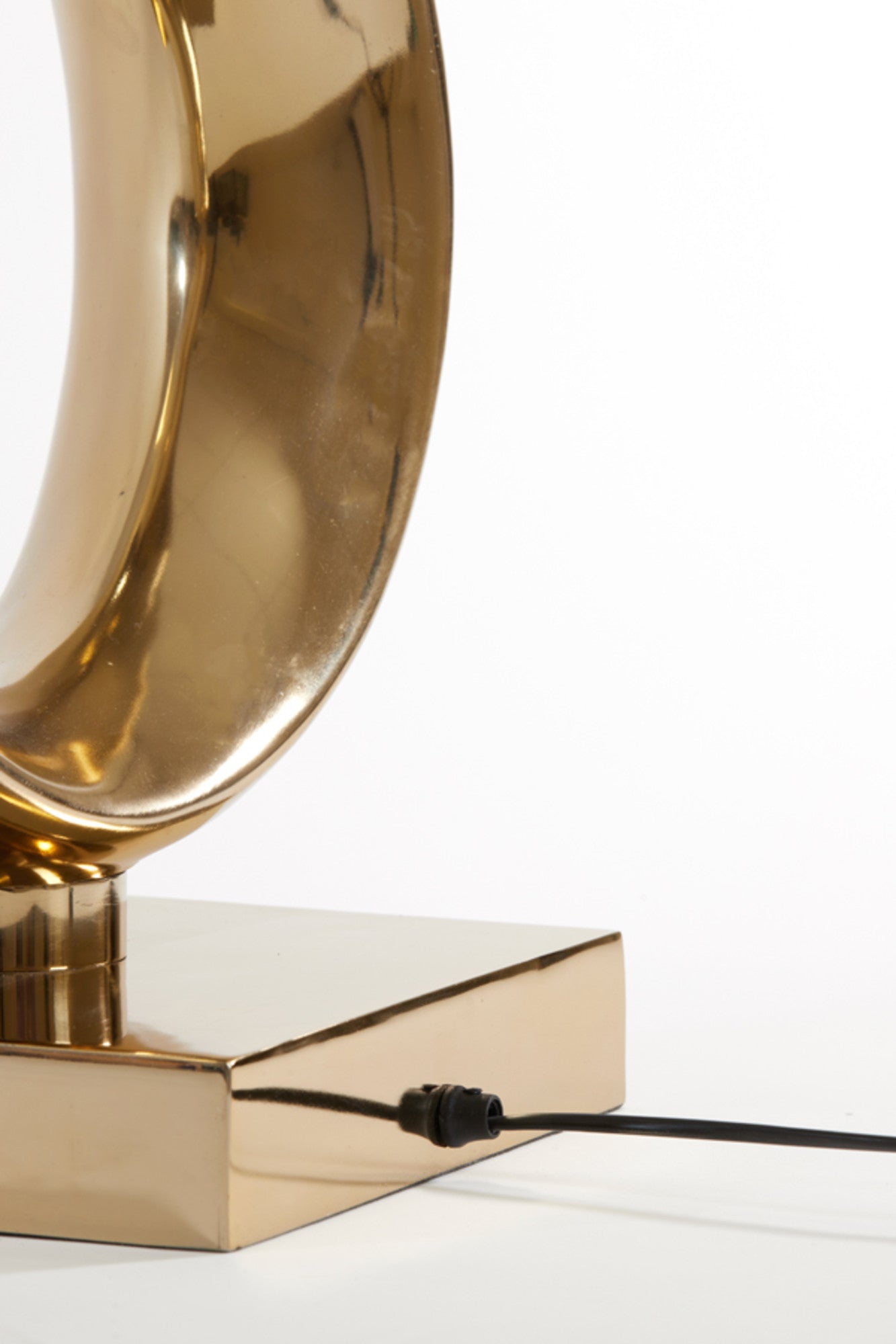 goudkleurige-designlamp-basis-light-living-maan-variant-image7