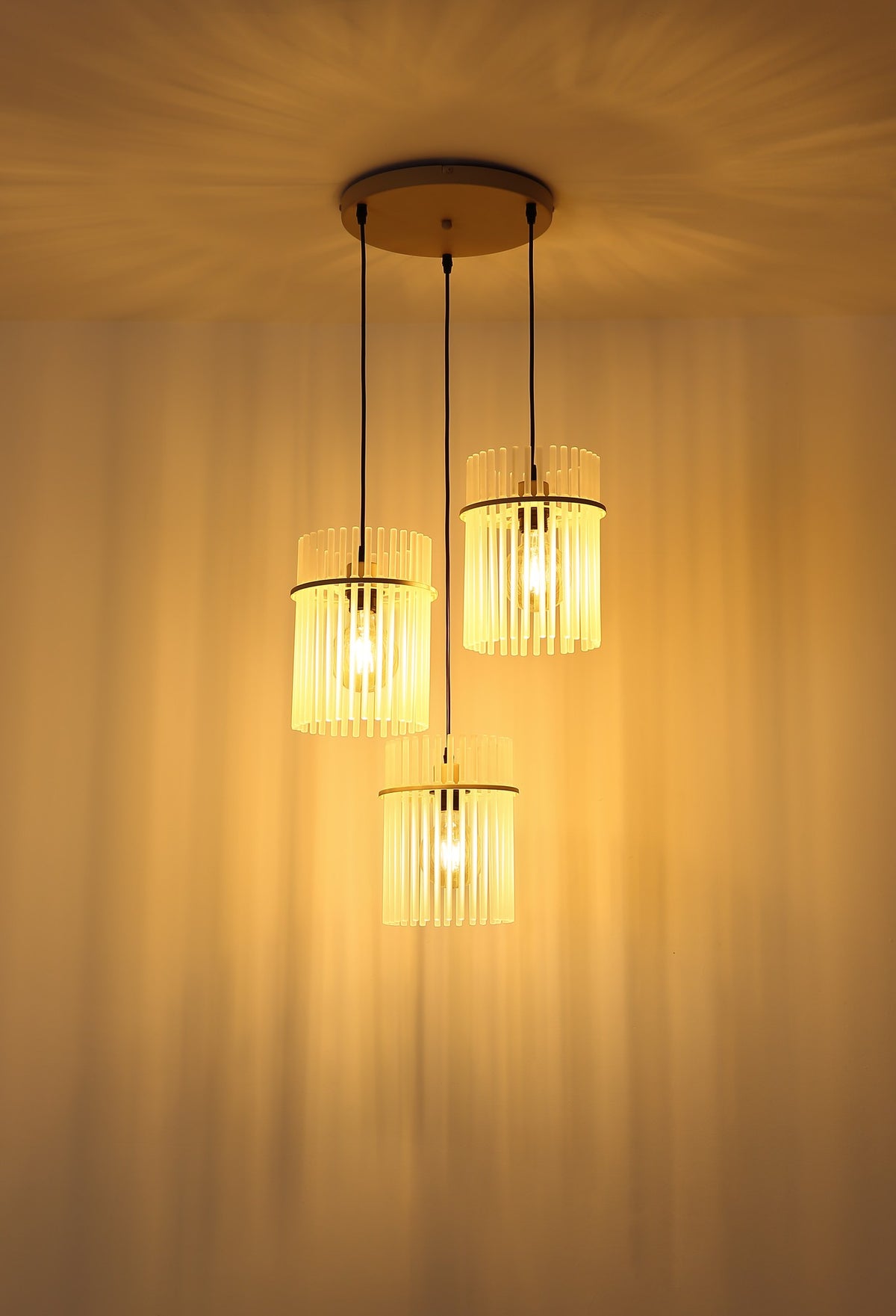 Pequeno candeeiro pendente de vidro areia com 3 luzes – imagem 4