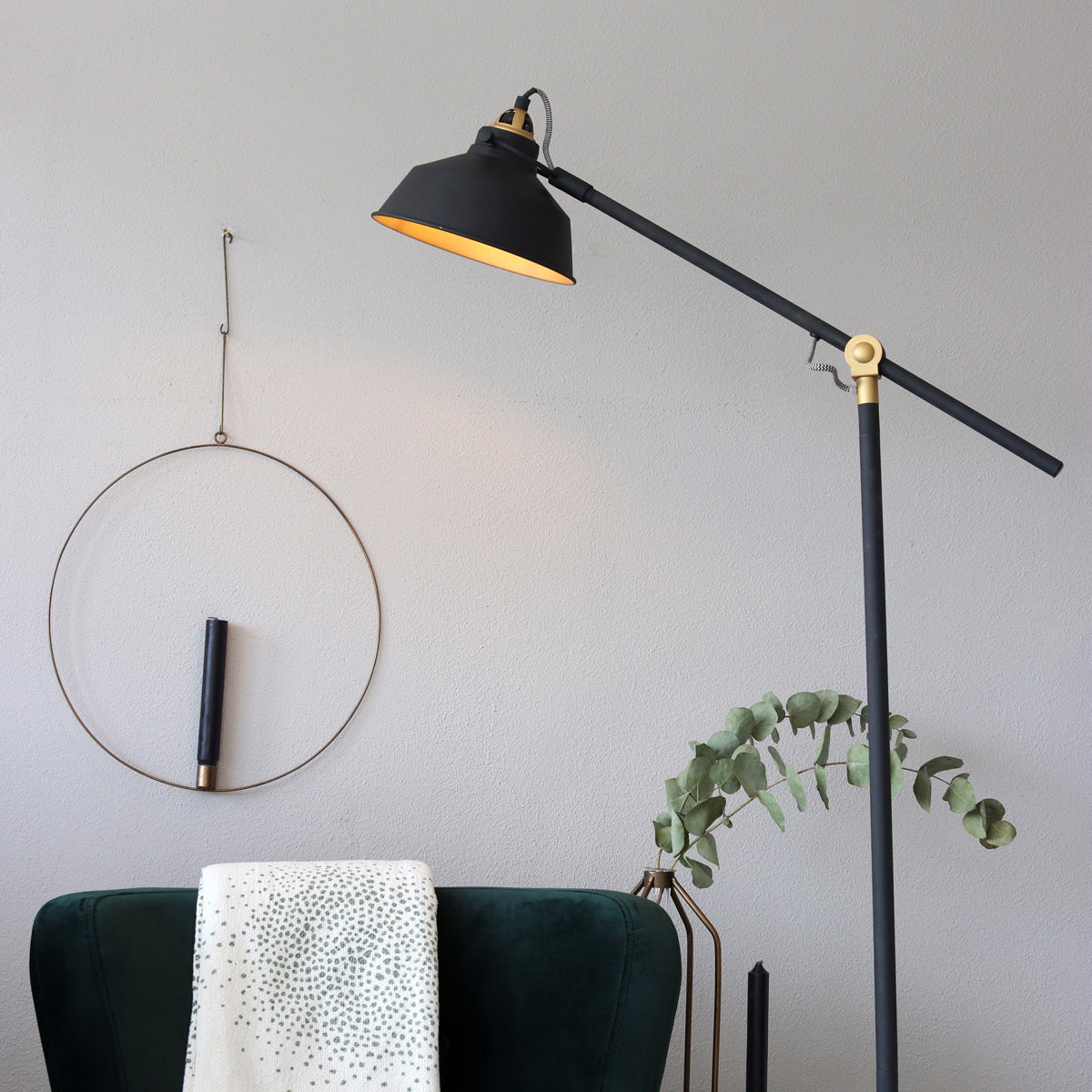 Mexlite Nove vloerlamp zwart met gouden binnenzijde – afbeelding 2