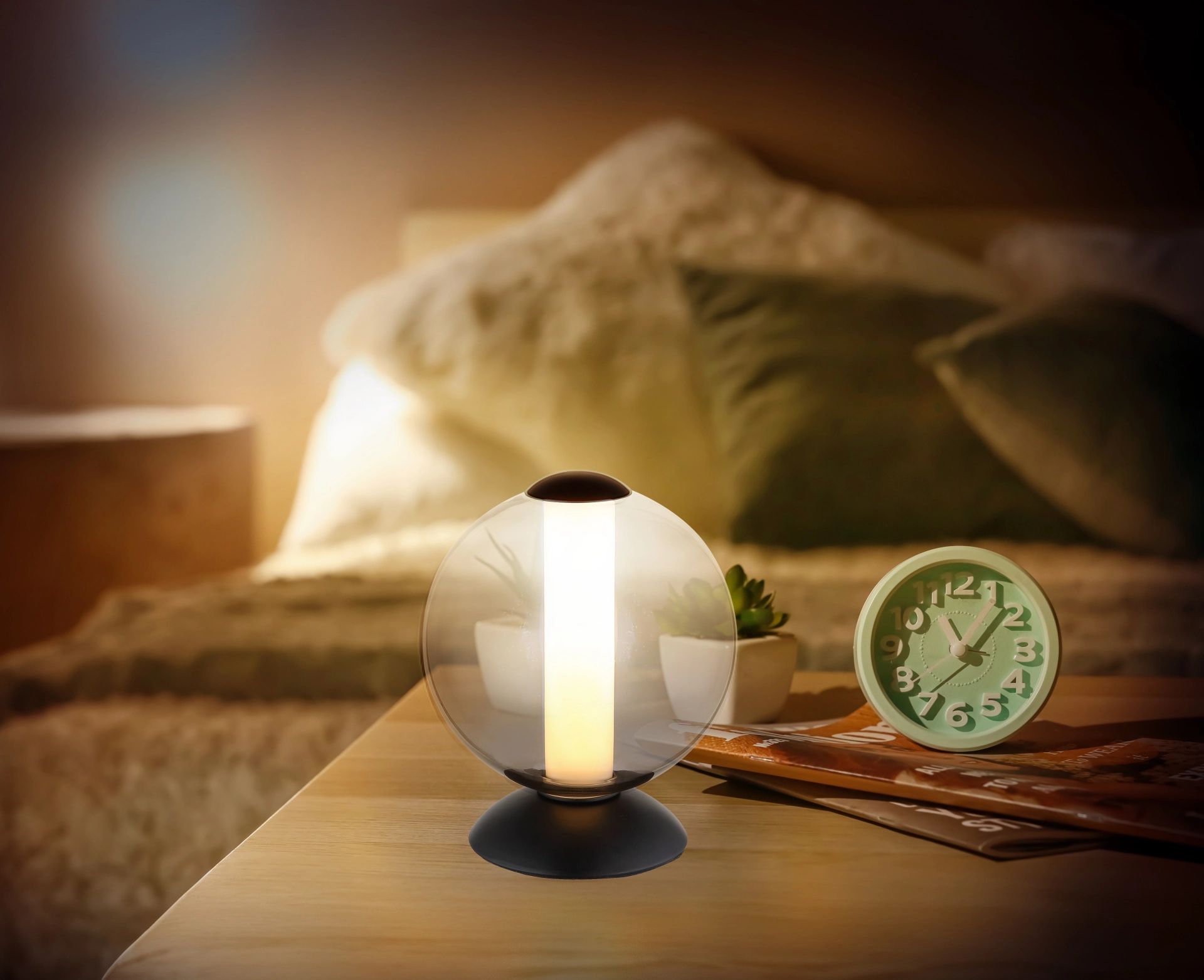 moderne-tafellamp-met-glas-en-metaal-lacy-variant-image4