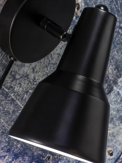retro-metalen-zwarte-wandlamp-its-about-romi-valencia-variant-image3