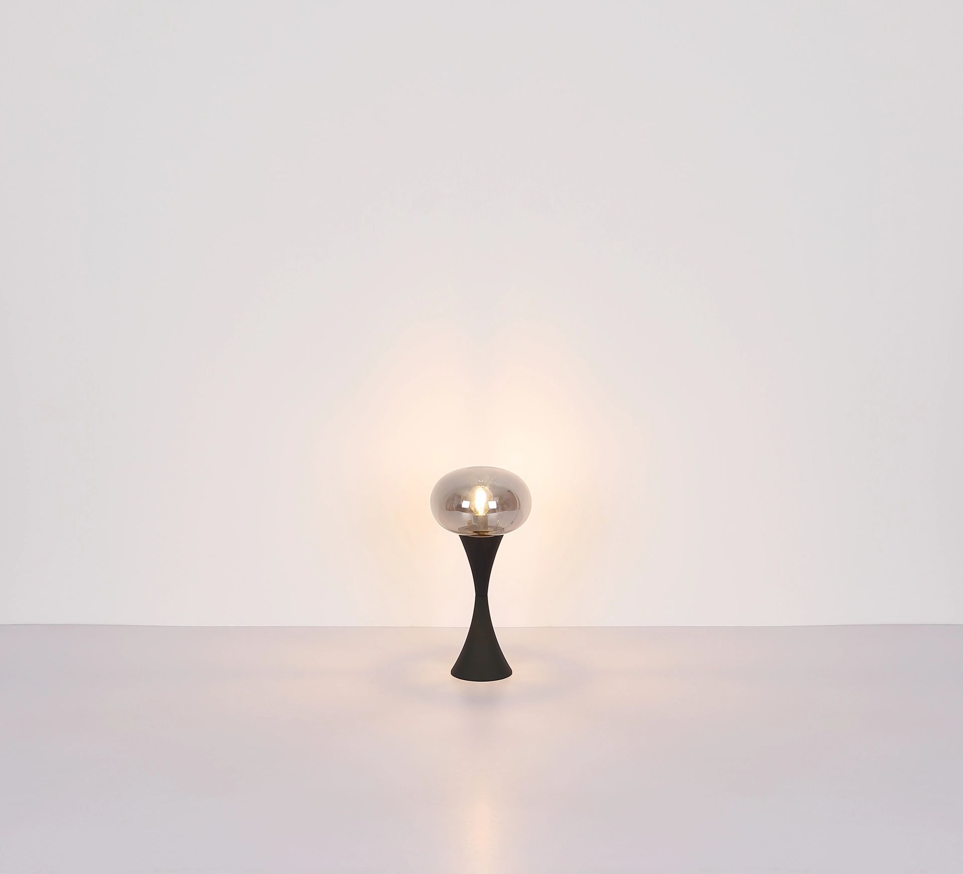 elegante-tafellamp-modern-zwart-met-glaskap-lula-variant-image4