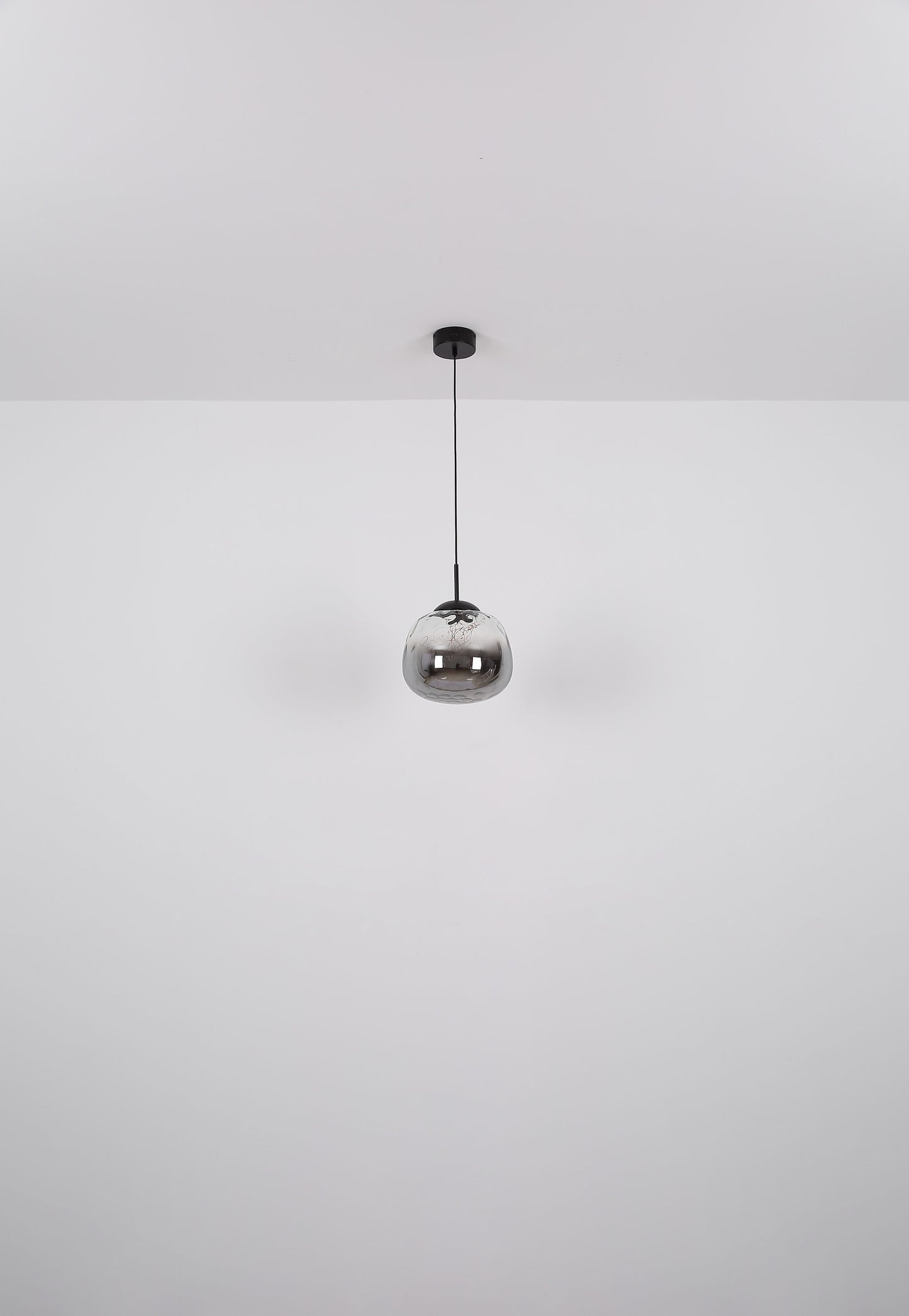 mooie-ronde-hanglamp-met-glazen-kap-firefly-variant-image5