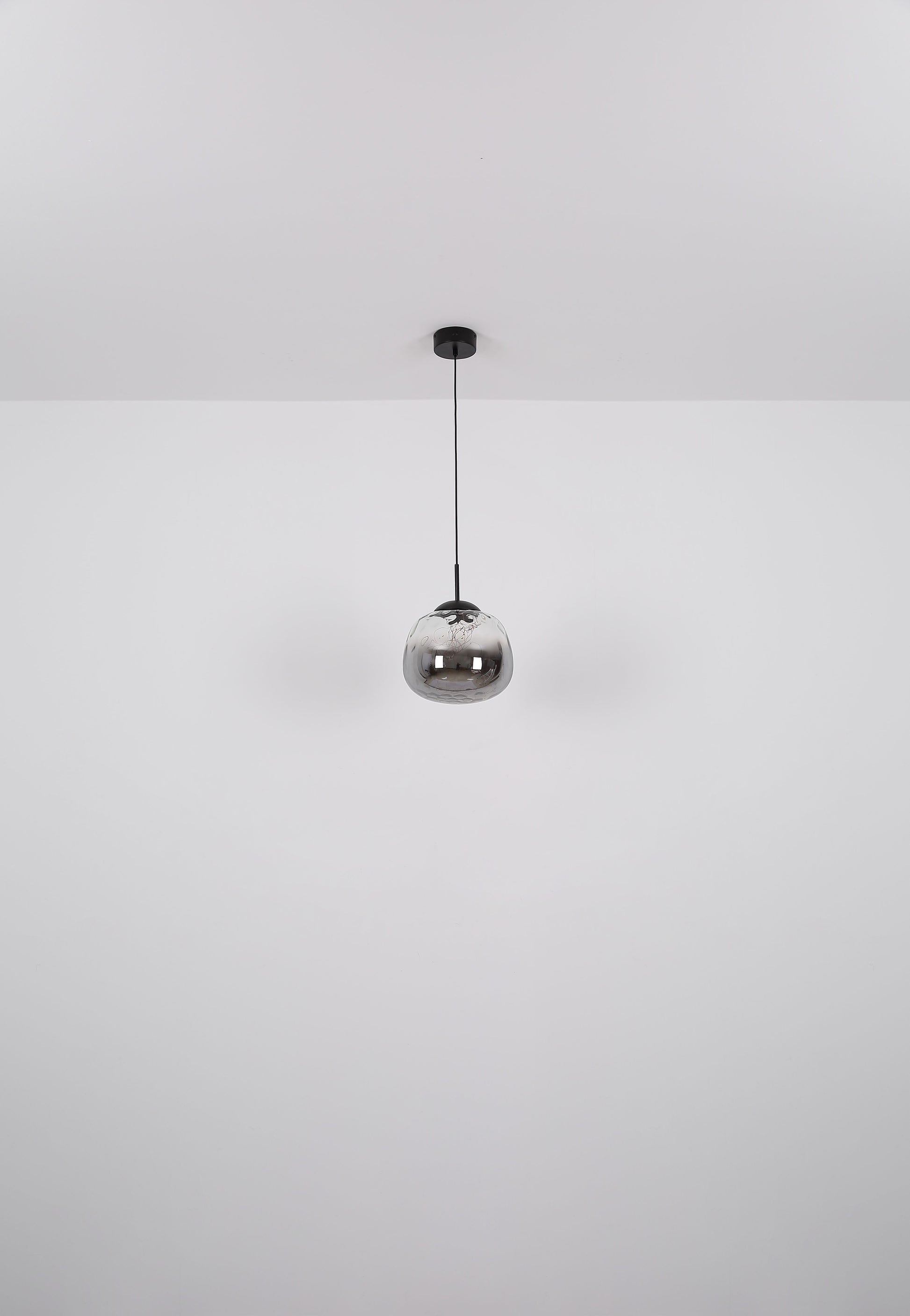 mooie-ronde-hanglamp-met-glazen-kap-firefly-variant-image5