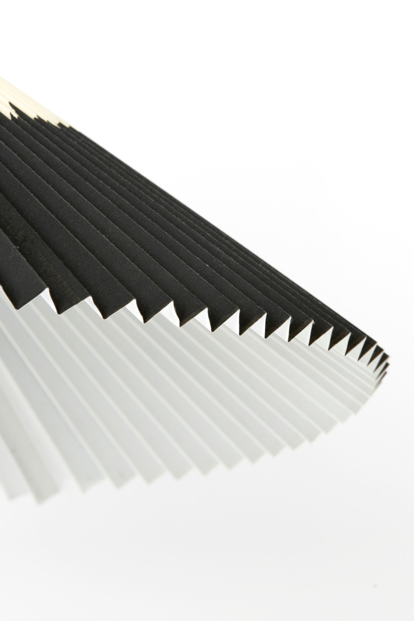 hanglamp-naturel-zwart-textiel-geplooid-light-living-pleated-variant-image6