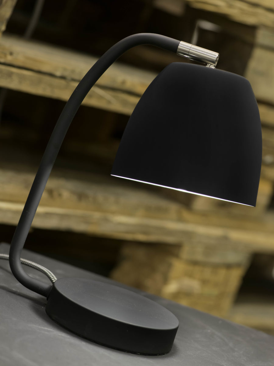 zwarte-retro-metalen-tafellamp-its-about-romi-newport-variant-image3