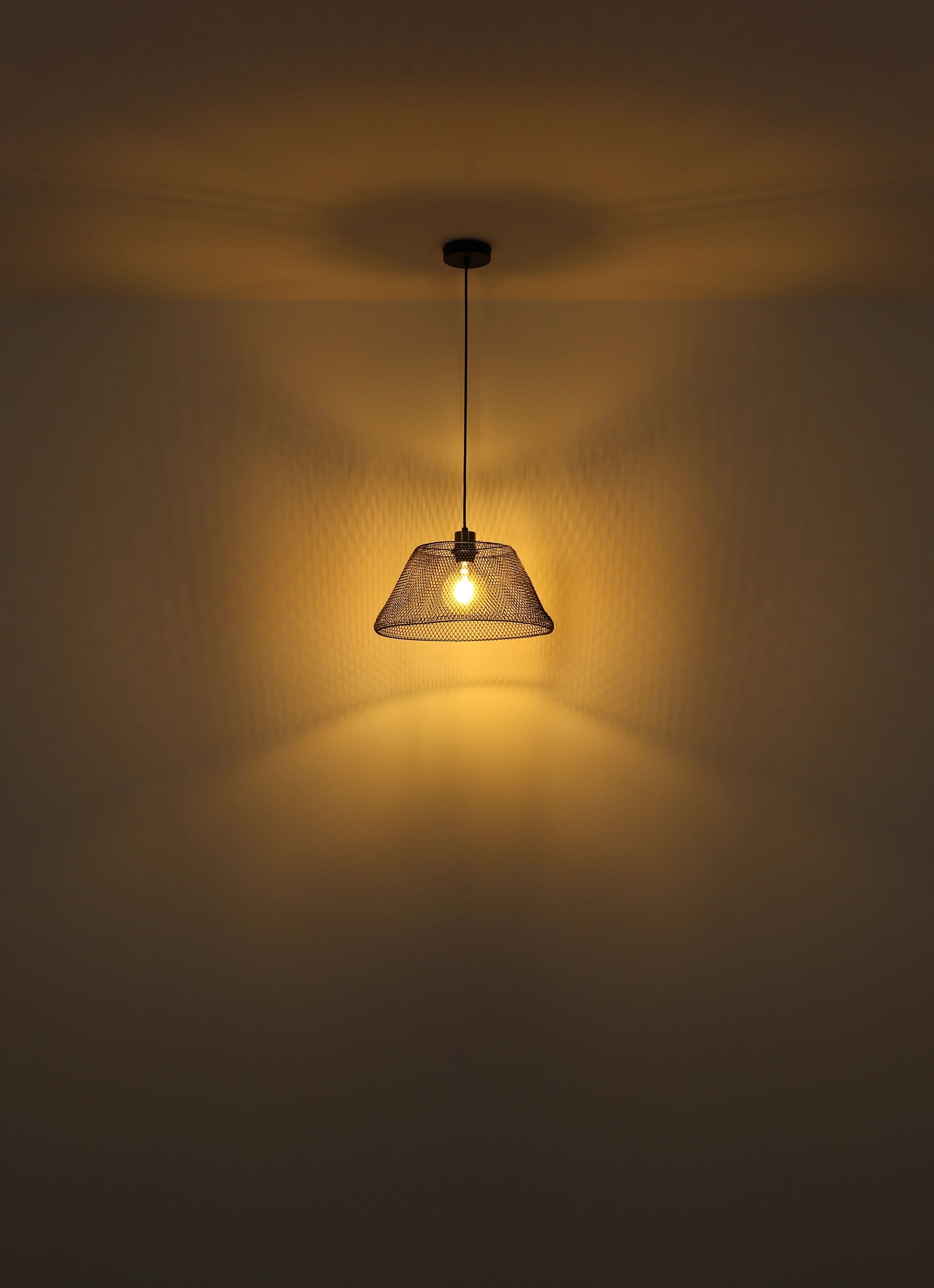 moderne-hanglamp-met-zwarte-gaaskap-baku-variant-image3