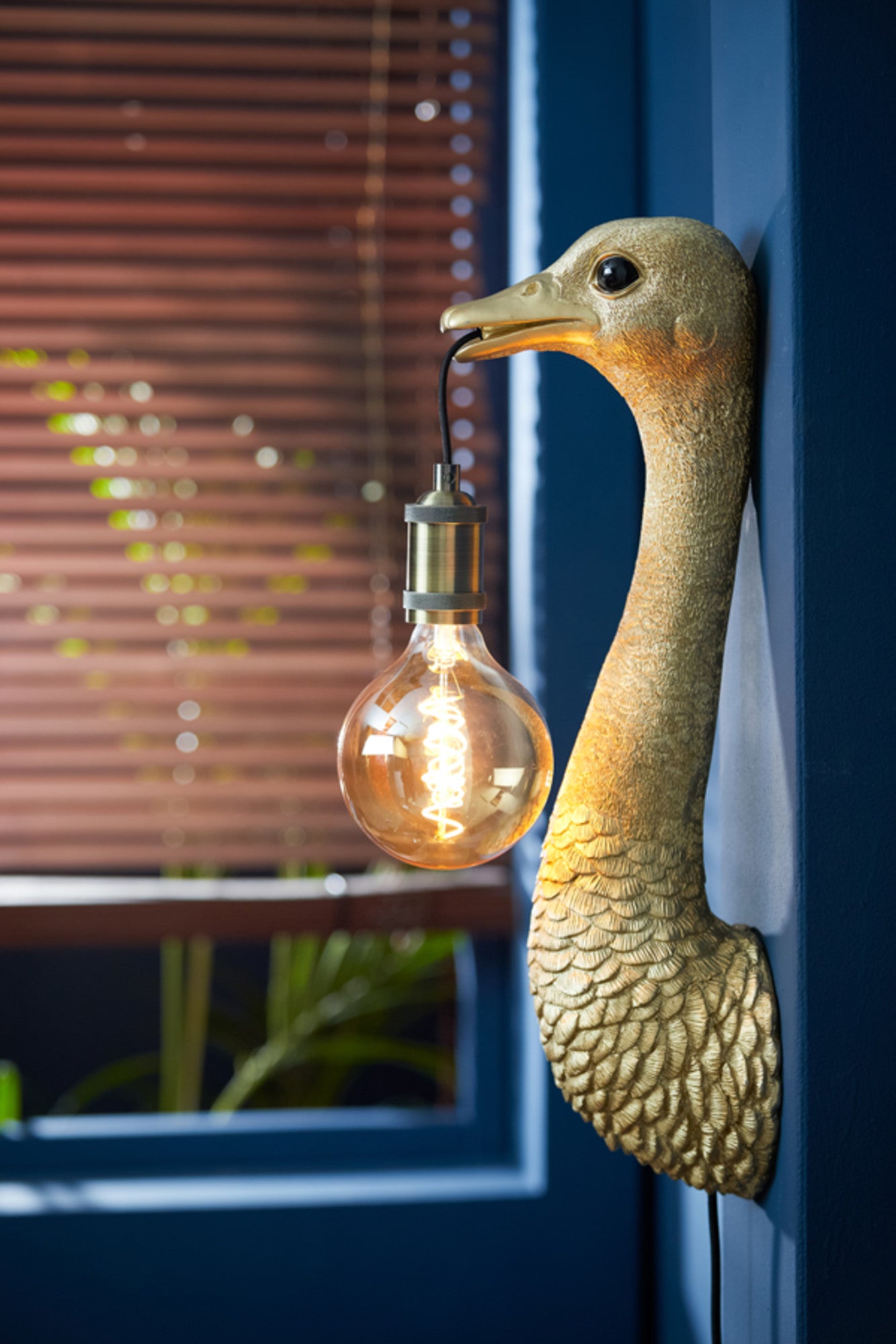 struisvogel-wandlamp-goud-light-living-ostrich-variant-image4