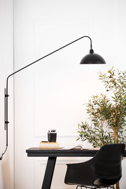 zwarte-wandlamp-met-arm-light-living-orion-variant-image3