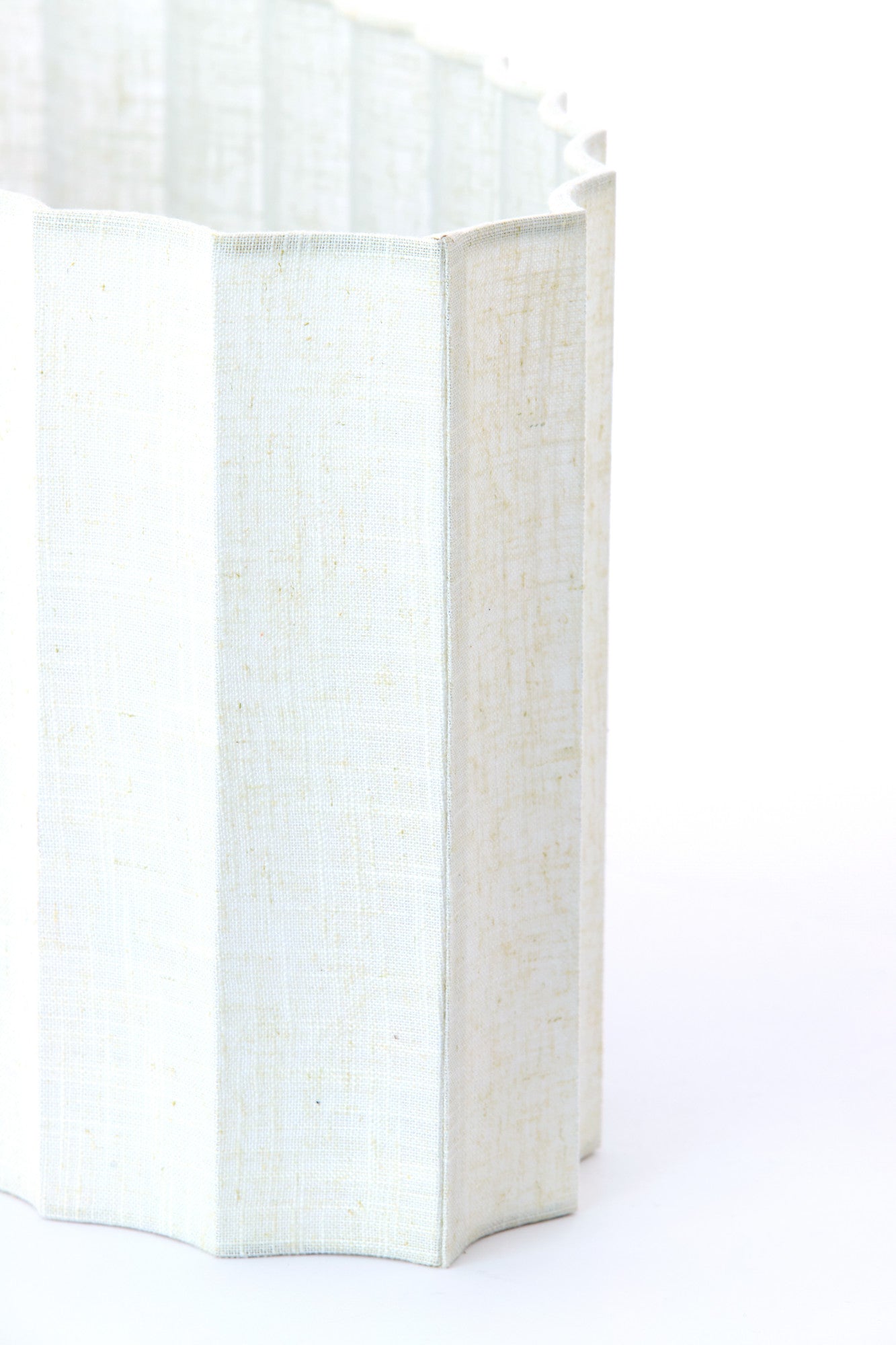 witte-ovale-geplooide-lampenkap-light-living-disli-variant-image8