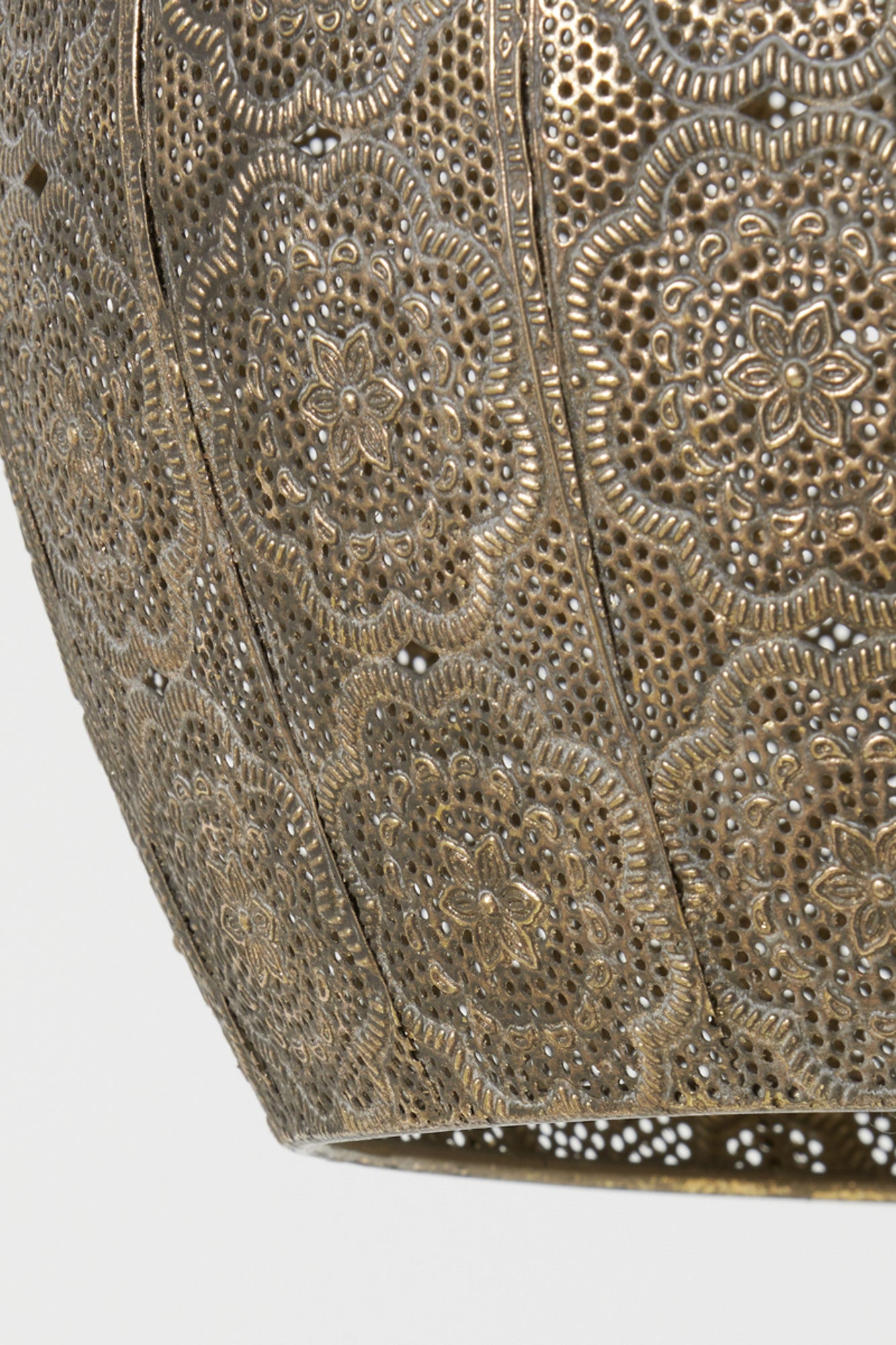 bronskleurige-geperforeerde-metalen-hanglamp-light-living-emine-variant-image8