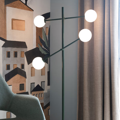 Subtílna zelená sklená stojaca lampa 4 svetlá It's About RoMi Kodaň – fotografia v interiéri