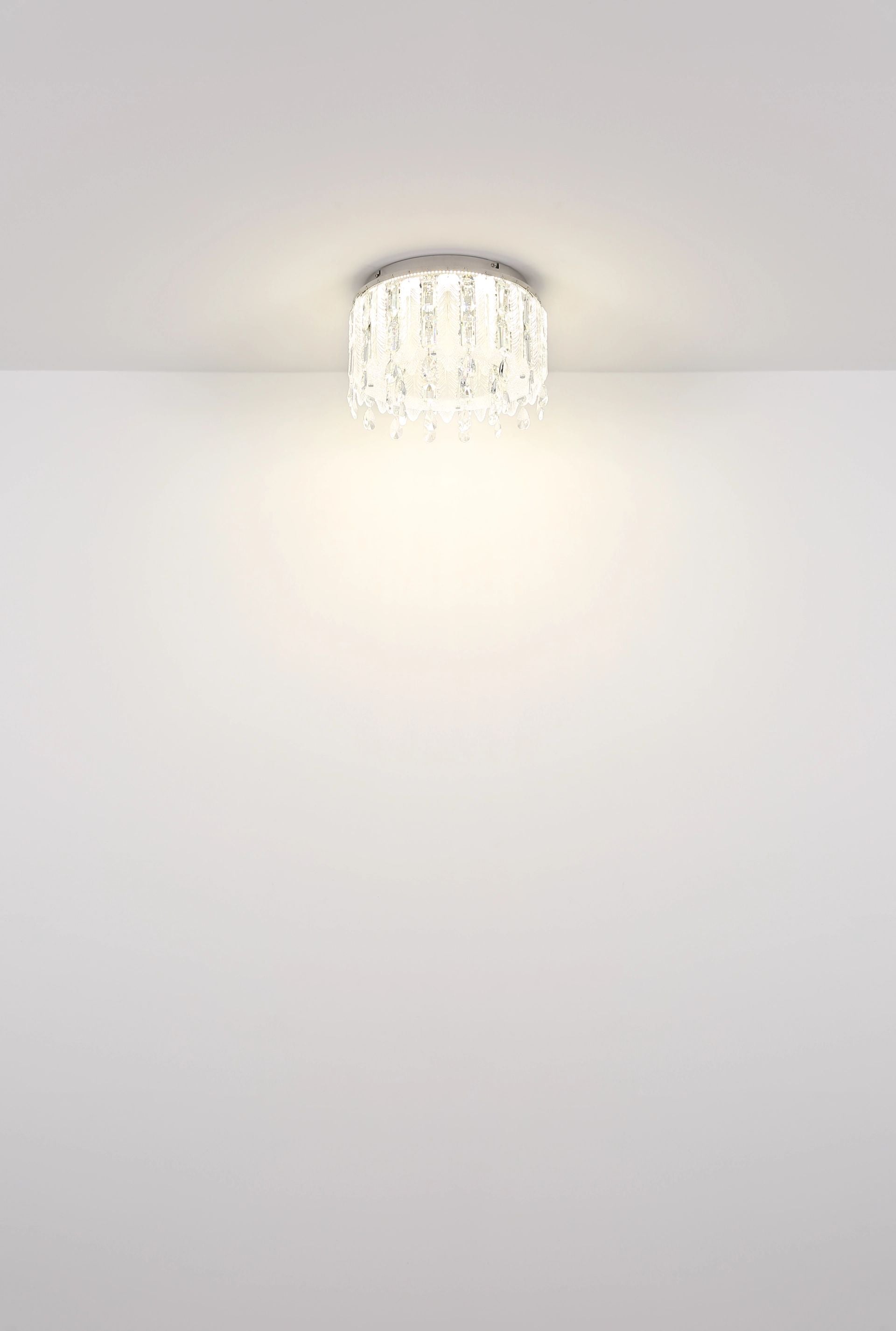 plafondlamp-met-chroomafwerking-en-kristallen-hangers-klunka-variant-image6