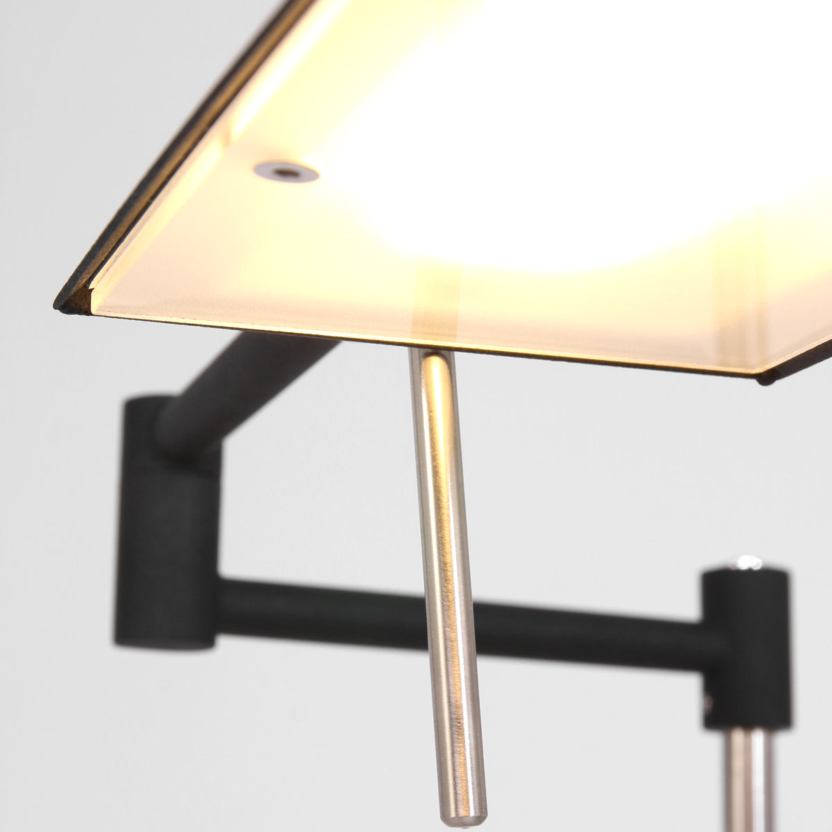 trendy-vloerlamp-zwart-metaal-knikarm-mexlite-karl-variant-image5