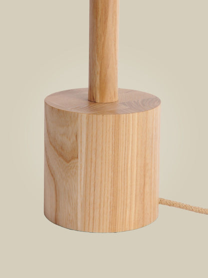 Lampada da tavolo in legno di frassino naturale caratterizzata GOOD&MOJO Okinawa – immagine 3
