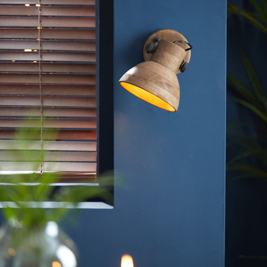 houten-wandlamp-bruin-light-living-ilanio-ai-sfeer_image