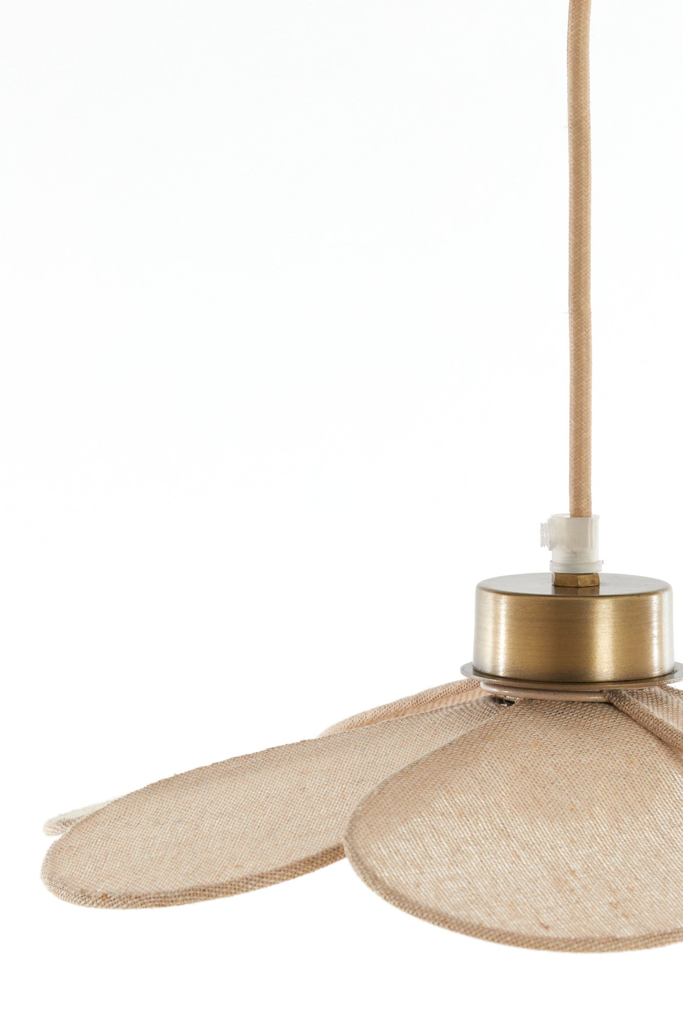 bloemvormige-hanglamp-in-naturel-tint-light-living-fyano-variant-image5