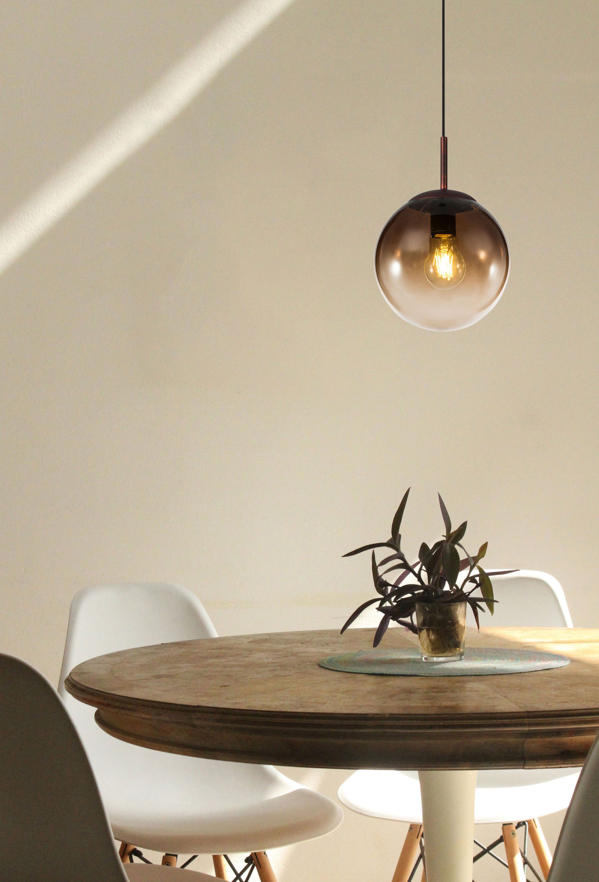 stijlvolle-bruine-glazen-hanglamp-voor-interieur-varus-variant-image4