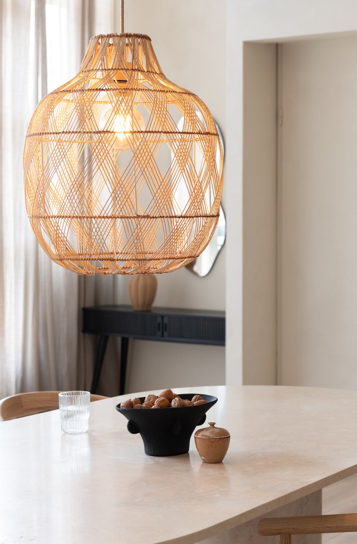 Grande lampada a sospensione in bambù color naturale GOOD&MOJO Mendoza – immagine 1