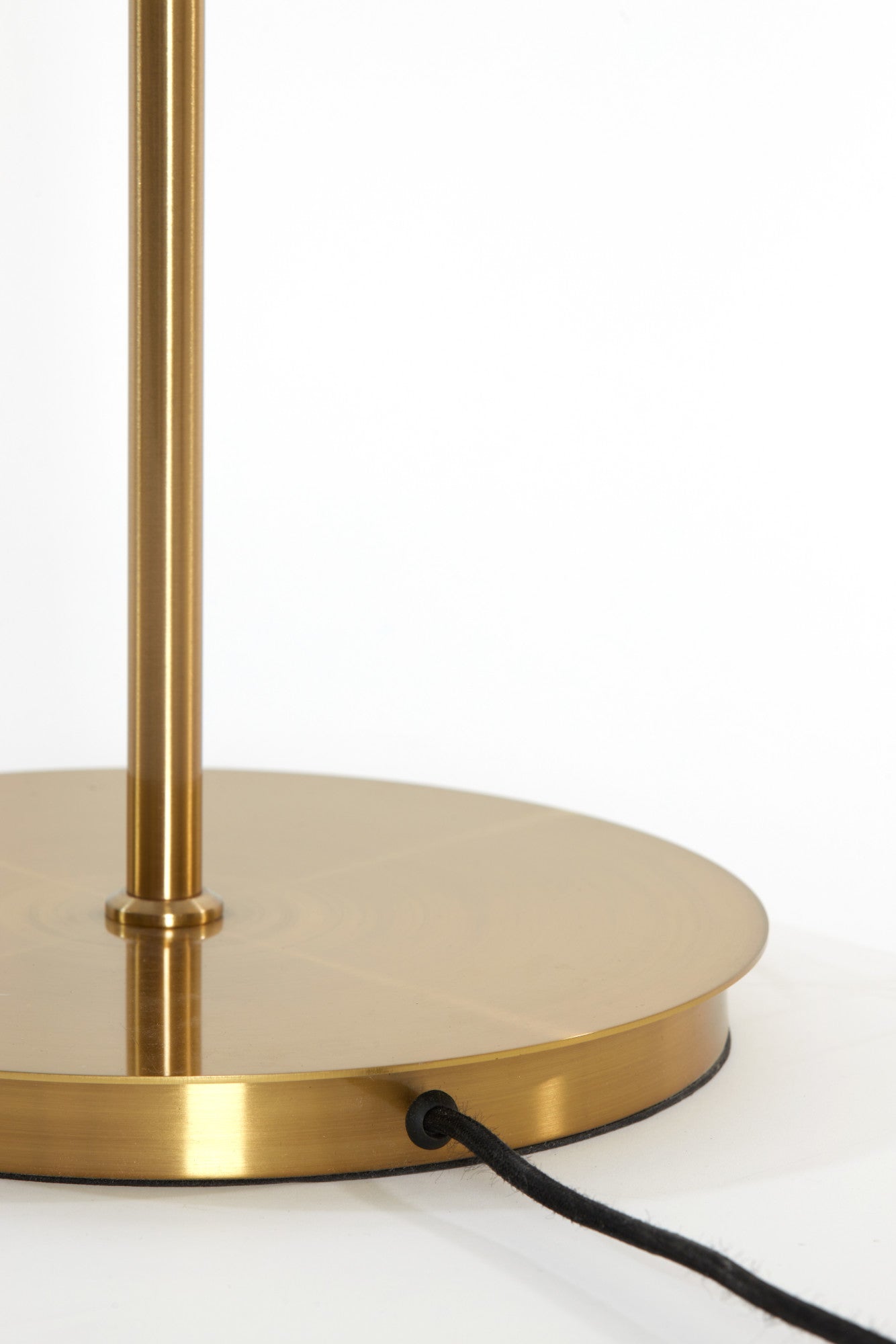 gouden-vloerlamp-met-glazen-bollen-light-living-magdala-variant-image8