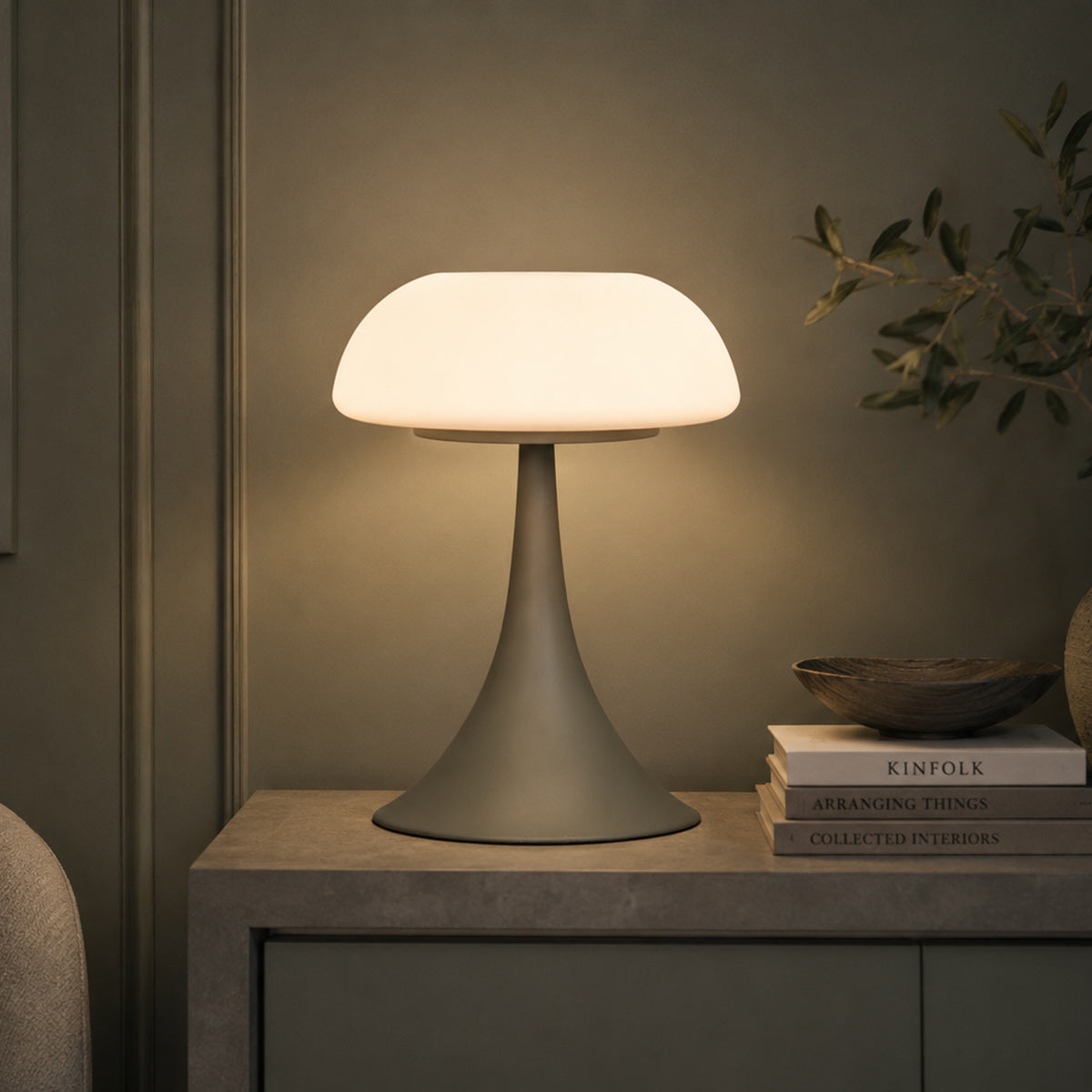 Sivá stolná lampa s matným sklom a dvoma svetelnými bodmi Steinhauer Ancilla – fotografia v interiéri