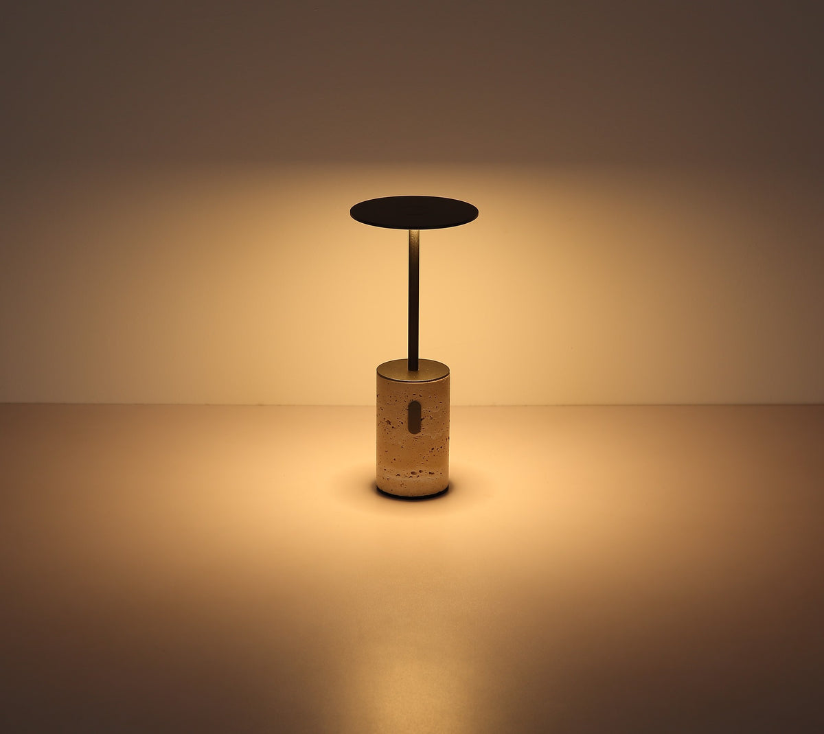 Lampada da tavolo LED in travertino grigio di medie dimensioni – immagine 4