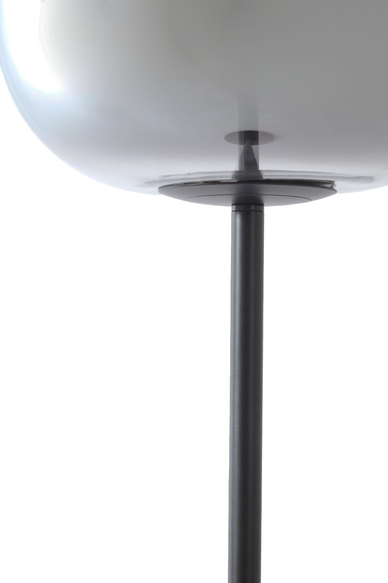 eenvoudige-vloerlamp-met-rookglazen-kap-light-living-julia-variant-image2