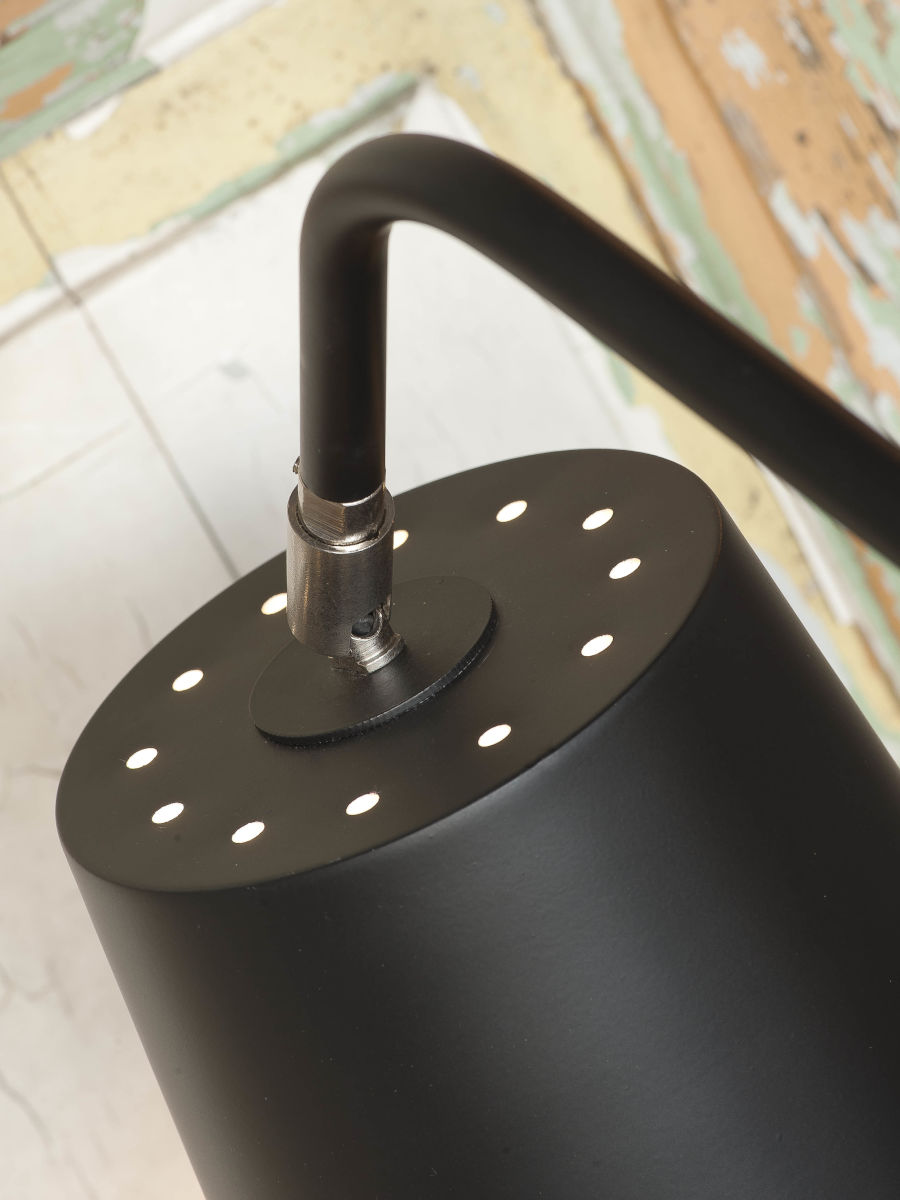 zwart-metalen-driepotige-vloerlamp-its-about-romi-barcelona-variant-image3