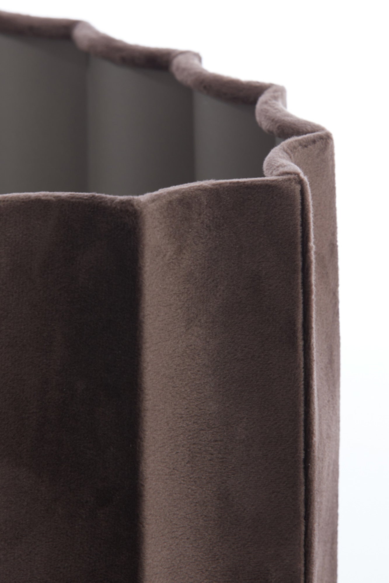 velvet-donkerbruine-geplooide-lampenkap-ovaal-light-living-disli-variant-image8
