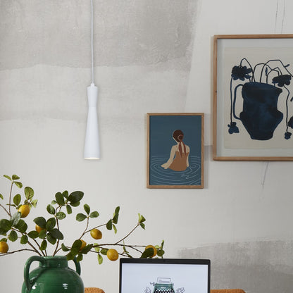 Lampada a sospensione bianca metallo It's About Romi – foto d'ambiente