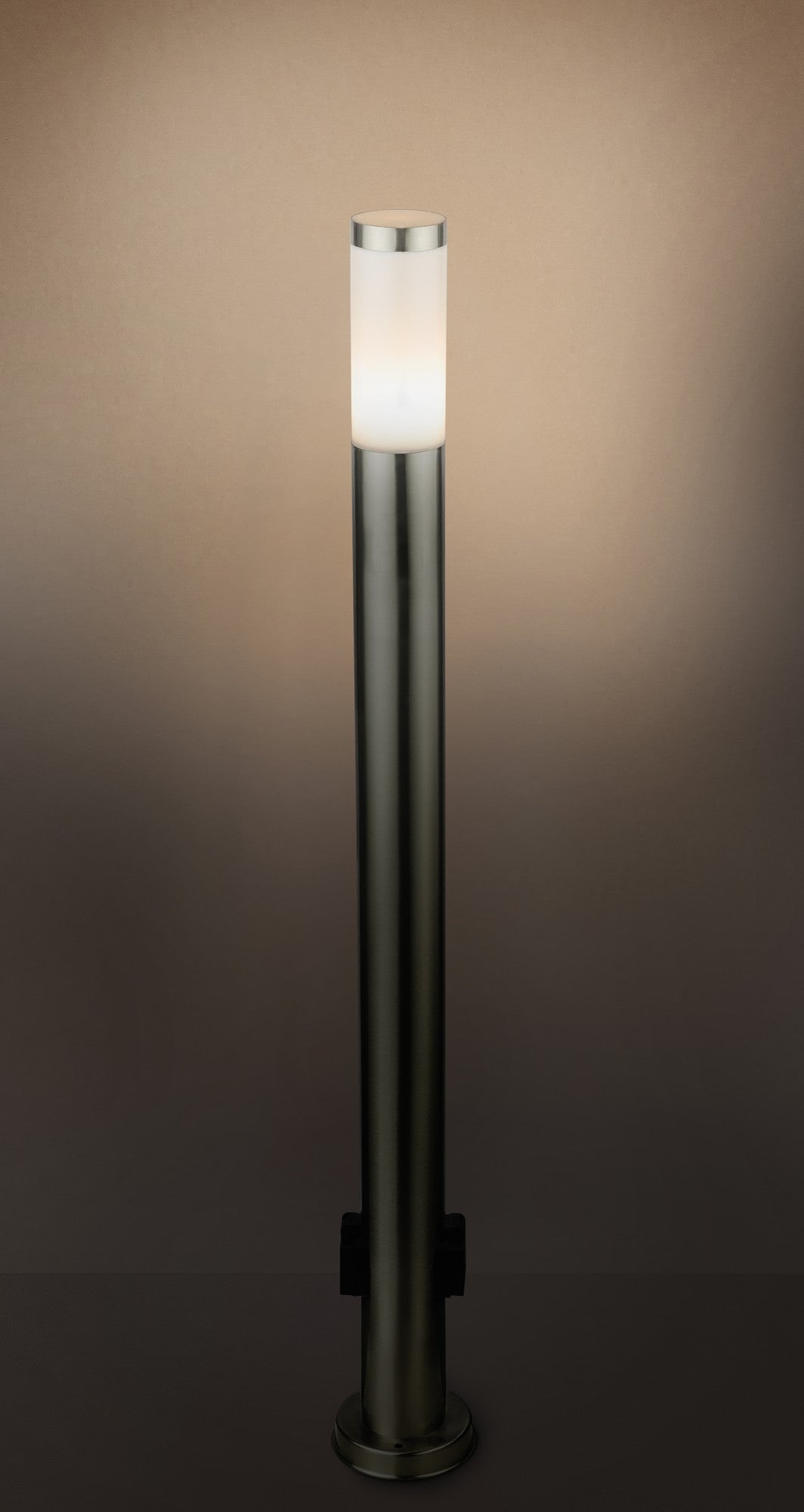 Zilverkleurige stalen buitenlamp met opalen cilinderkap en ronde voet – afbeelding 4