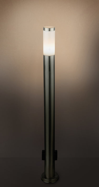 Zilverkleurige stalen buitenlamp met opalen cilinderkap en ronde voet – afbeelding 4